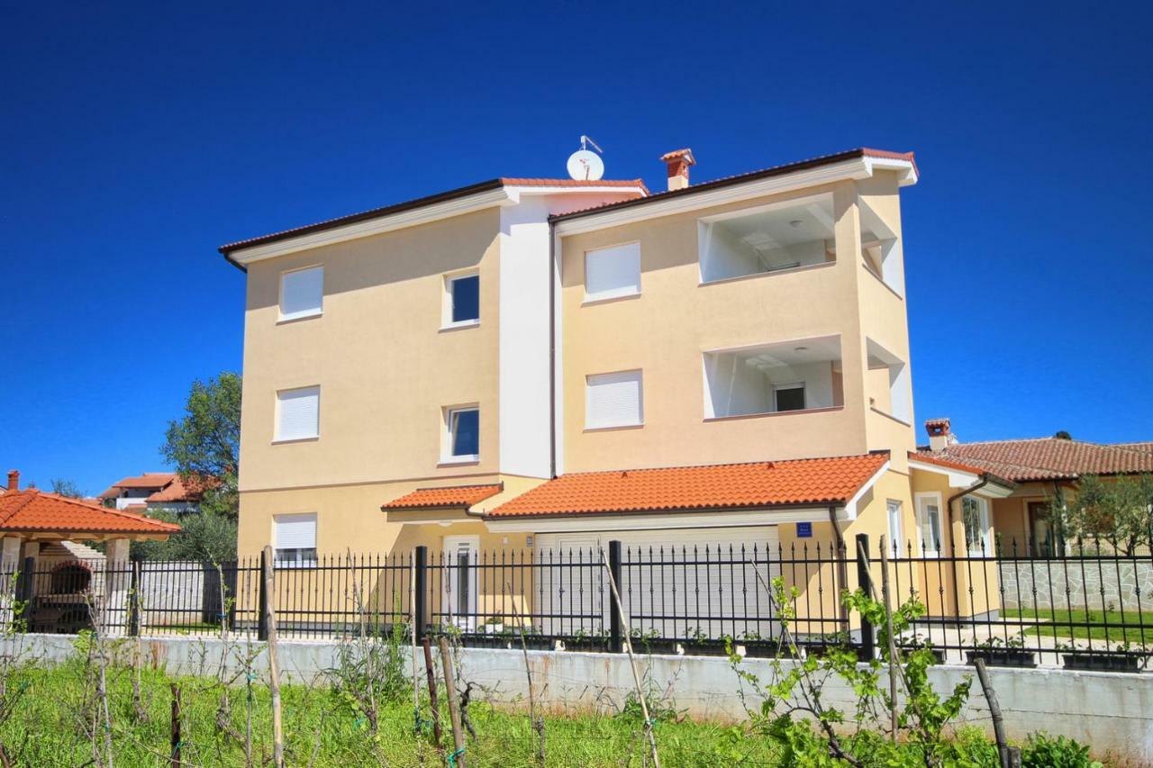 Dragan K1 Hotel Medulin Exterior foto